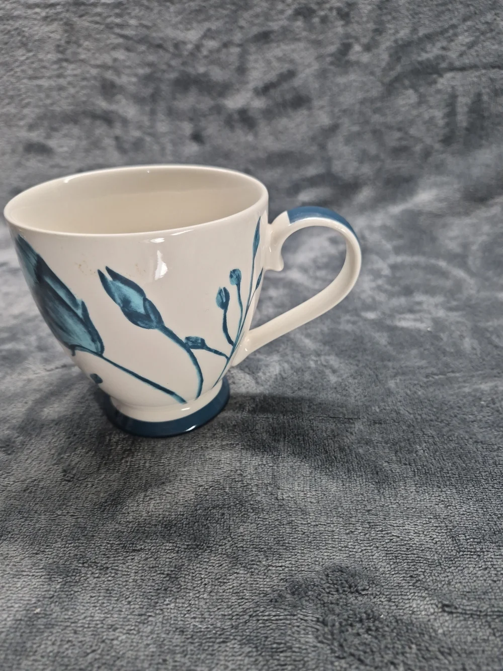 English Mug Company Navy  Blue Floral Mug Cup Coffee Tea 12 oz EUC